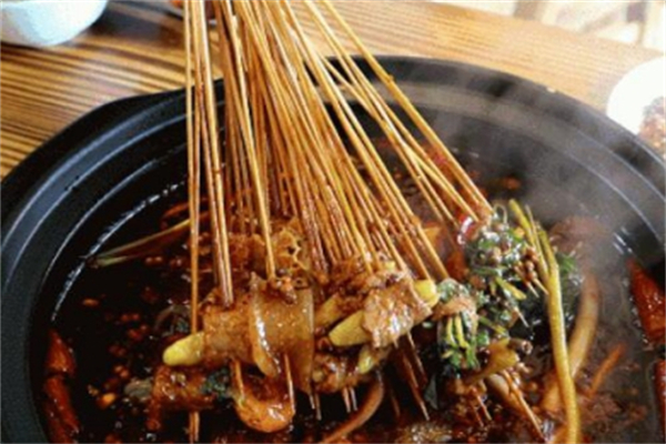 爱辣屋砂锅串串香加盟