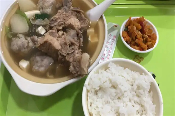 宝哥排骨米饭早餐