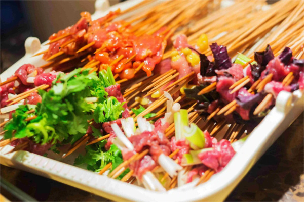 巴山谍砂锅串串香
