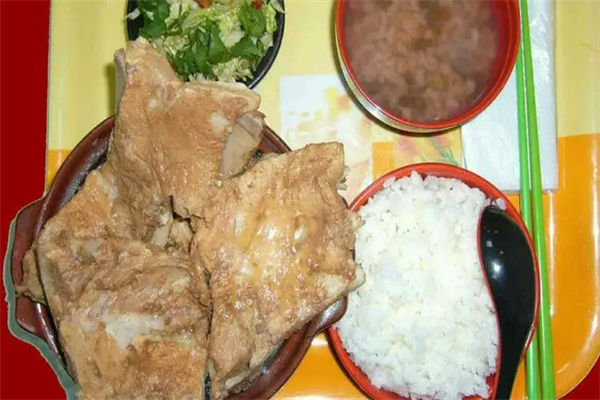 宝哥排骨米饭早餐