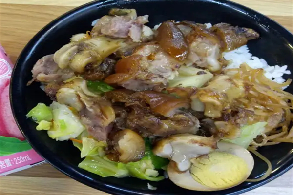 憨二哥隆江猪脚饭加盟