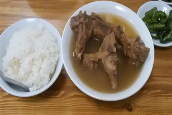 宝哥排骨米饭早餐