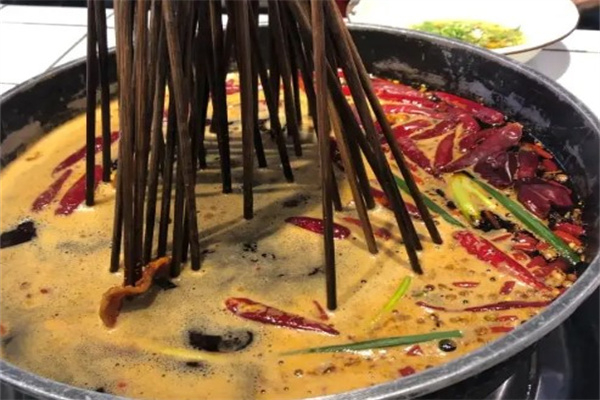 串串捞旋转小火锅
