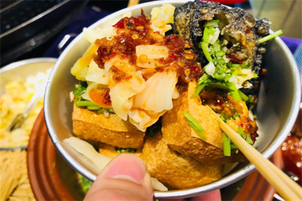赵氏三兄弟臭豆腐