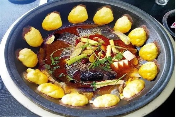 蛙小丫铁锅炖鱼