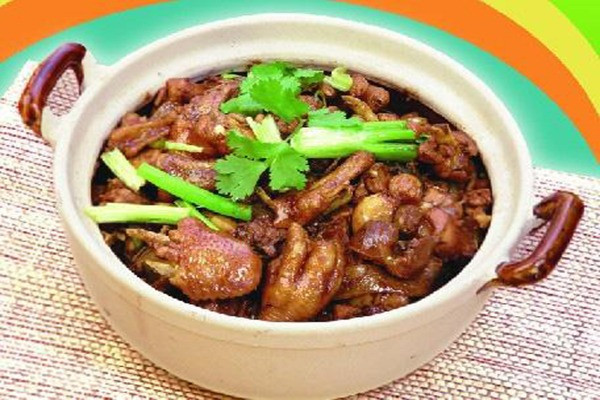 露小二鸡公煲