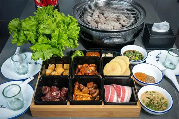 温馨烤肉火锅