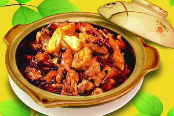 露小二鸡公煲