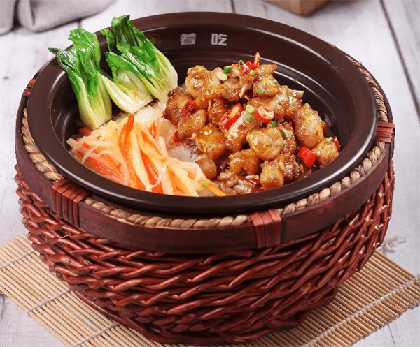 紫砂煲拌饭