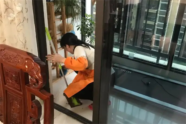 冉冉保洁