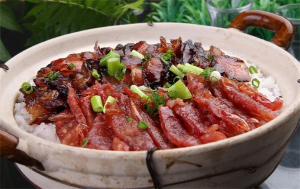 暖记腊味煲仔饭