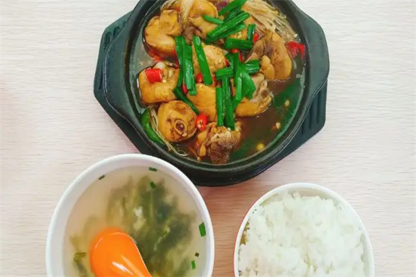 聚盈黄焖鸡米饭