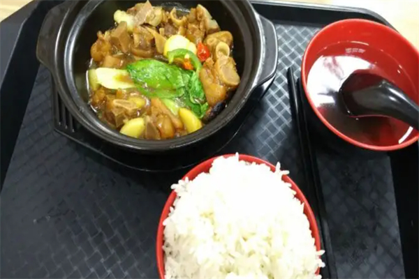 聚盈黄焖鸡米饭