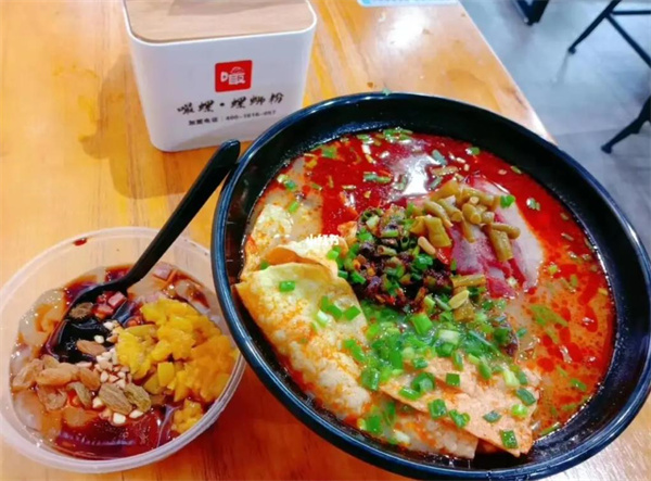 嘬螺螺蛳粉