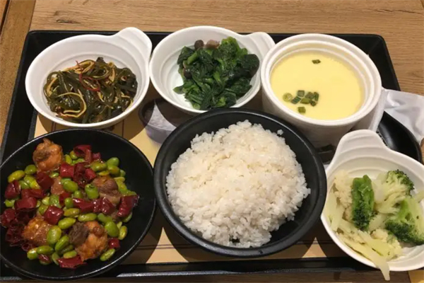 七个粉快餐简餐