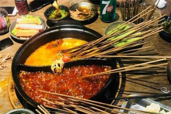 老板登砂锅串串香加盟