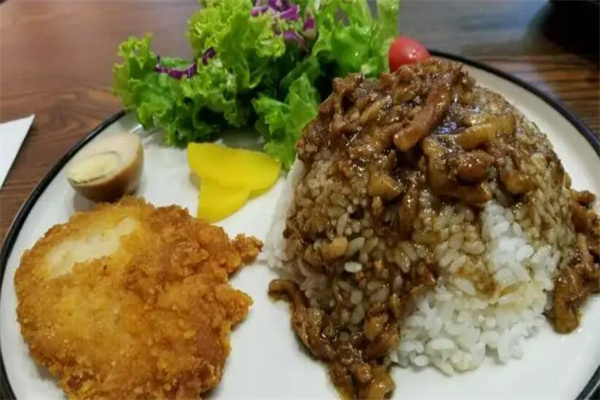 乐语之家卤肉鸡排饭