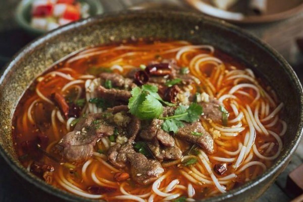 冒烟辣网红牛肉面