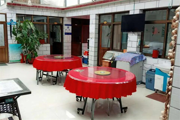 根聚地民俗饭庄加盟