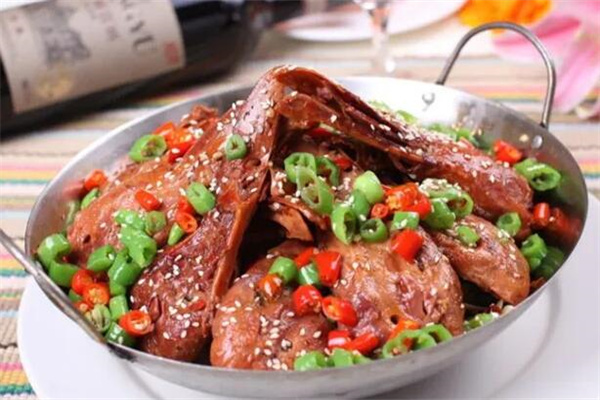 鸿福燕都干锅辣鸭头