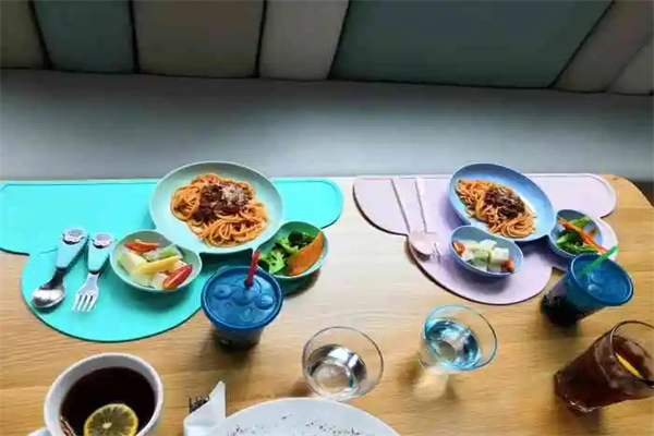 Yun Plus亲子绘本餐厅