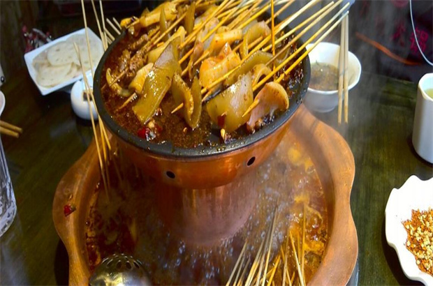 于小签老串串香火锅
