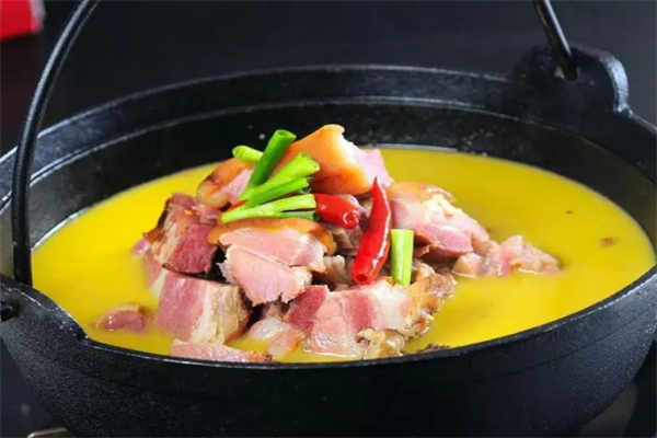 笋子腊肉赤水豆花火锅