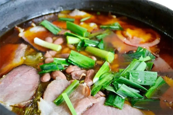 笋子腊肉赤水豆花火锅