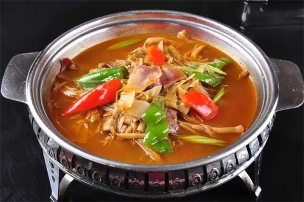 笋子腊肉赤水豆花火锅
