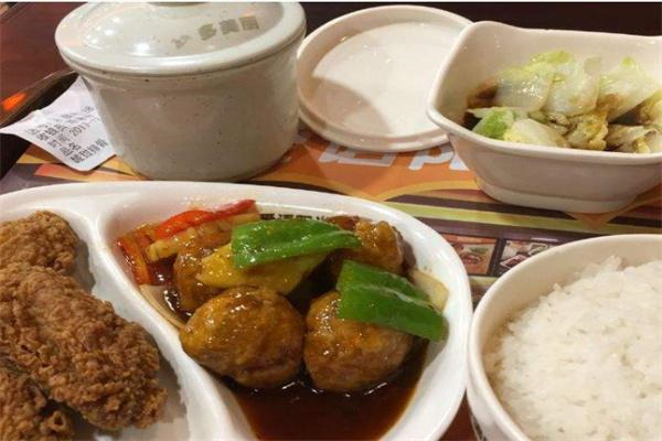 伍小英快餐