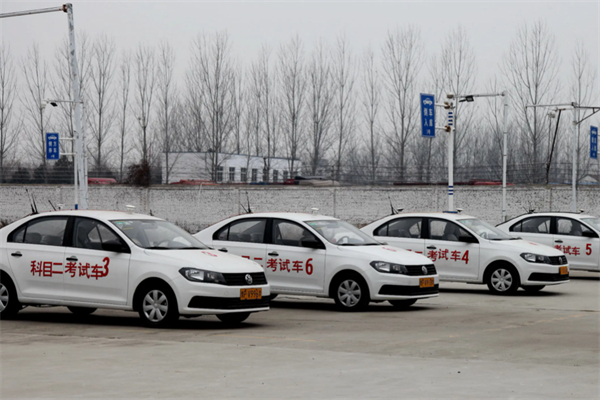 郏师傅学车