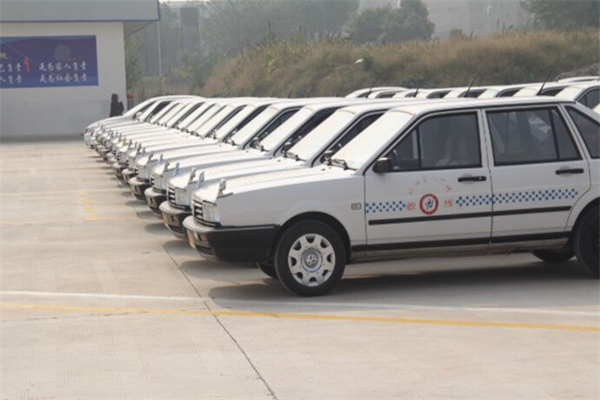 郏师傅学车