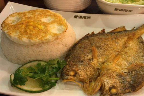 伍小英快餐