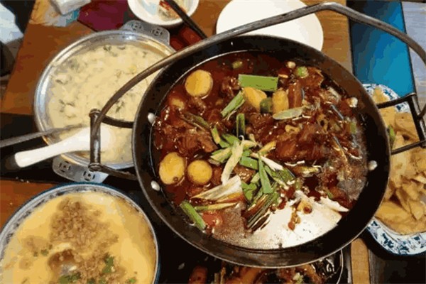 群姨吊锅饭加盟