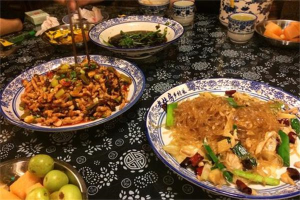 巴食巴味土菜馆