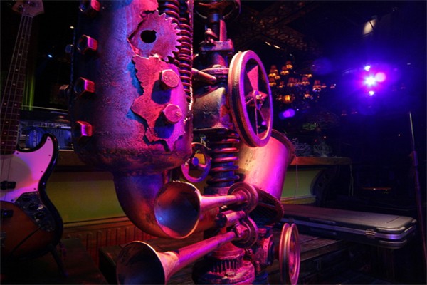 v8酒吧
