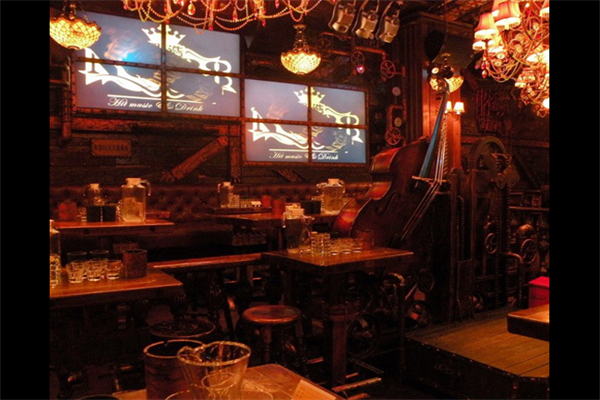 v8酒吧