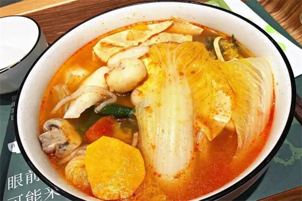 叼嘴一族麻辣烫加盟