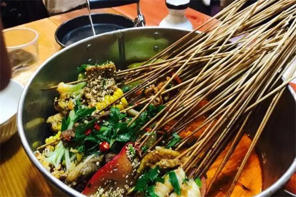 锦壹味锑锅串串