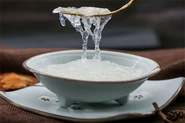 雨瞳燕（口嚼燕窝）