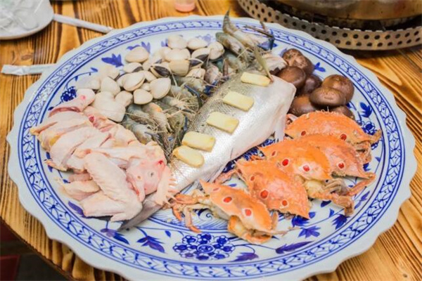 尽膳精致河鲜川菜馆