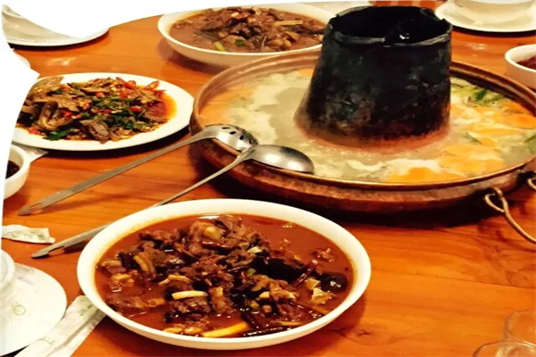 周式羊肉馆火锅加盟