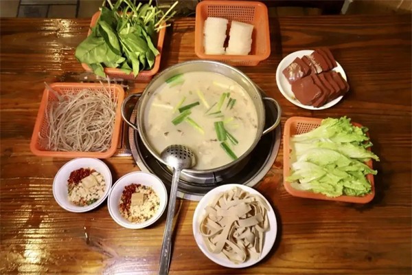 周式羊肉馆火锅加盟
