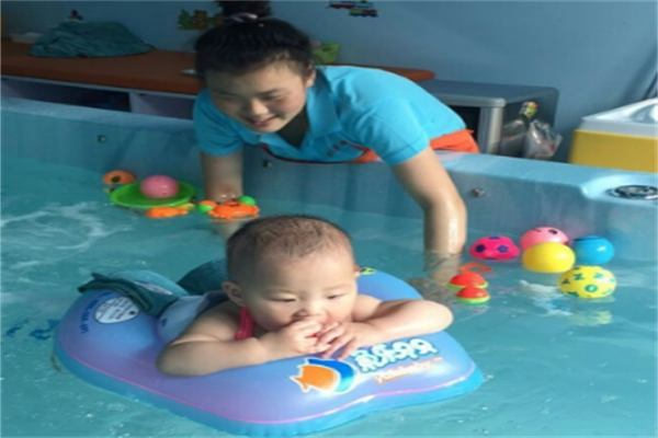 福连家婴幼儿游泳馆