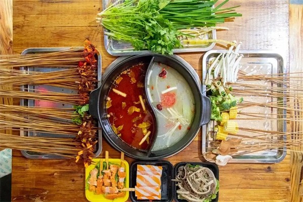 灶门前串串香加盟