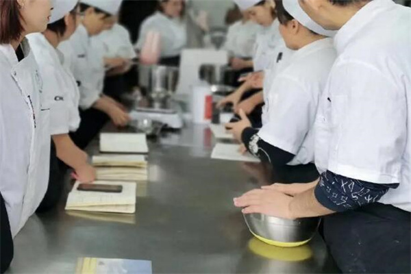 西莎烘焙学校加盟
