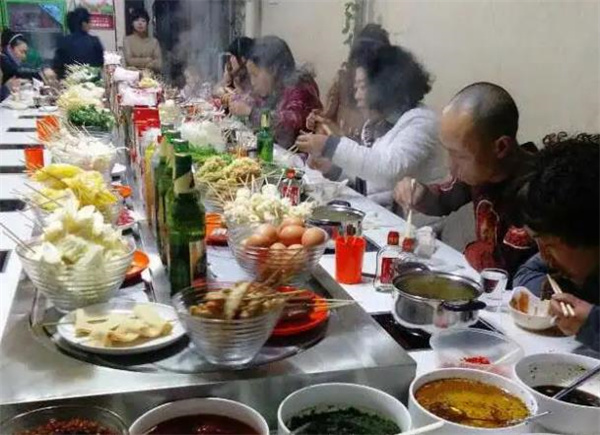 一路留香旋转小火锅