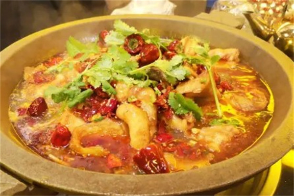 鱼吖吖石锅鱼火锅加盟