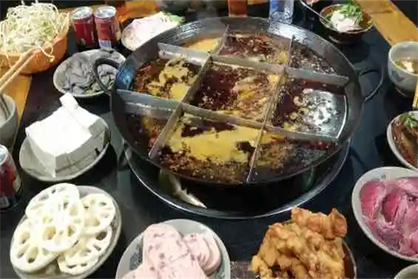四桌火锅