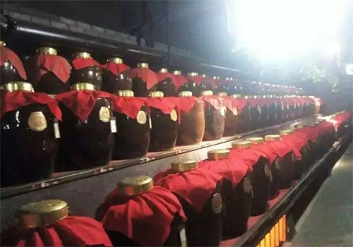 鸿泰酒业